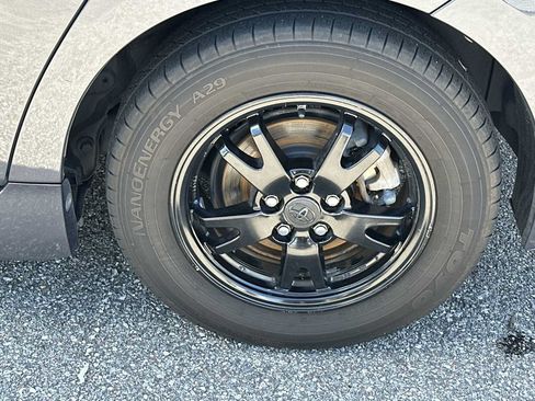 Used 2013 Toyota Prius Four FWD image 12