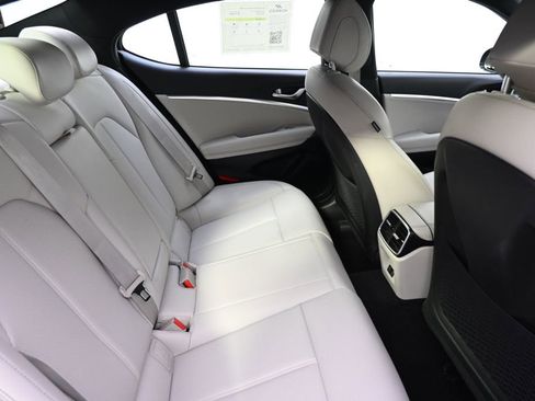 Used 2025 Genesis G70 2.5T image 18