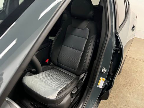 New 2026 Chevrolet Trax LT w/ LT Convenience Package FWD image 24