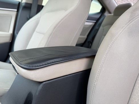 Used 2017 Hyundai Elantra SE image 15