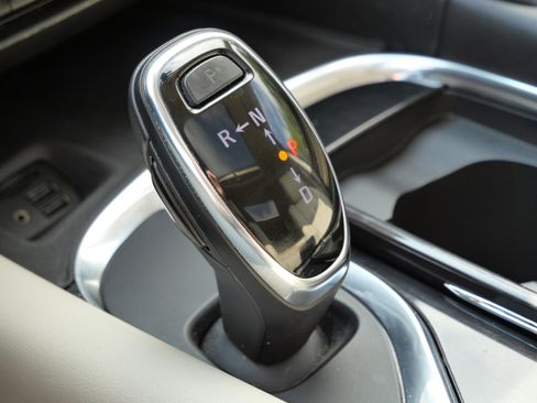 Used 2020 Buick Enclave Premium w/ Sun and Sites Package image 24