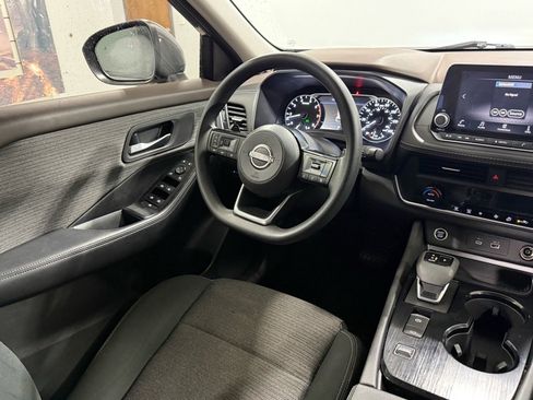 Used 2023 Nissan Rogue SV image 11