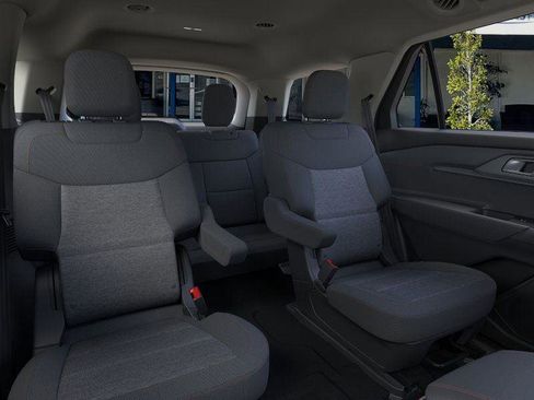 New 2025 Ford Explorer Active image 11