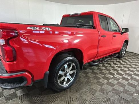 Used 2020 Chevrolet Silverado 1500 Custom w/ Custom Value Package AWD/4WD image 3