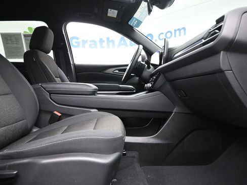 Certified 2025 Chevrolet Traverse LT image 7