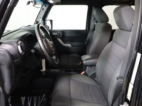 Used 2012 Jeep Wrangler Unlimited Sahara w/ Connectivity Group AWD/4WD image 14