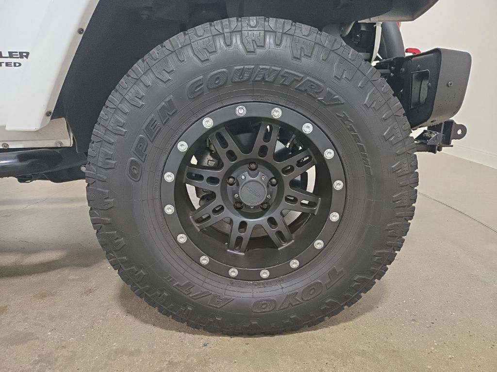 Used 2017 Jeep Wrangler Unlimited Rubicon AWD/4WD image 11