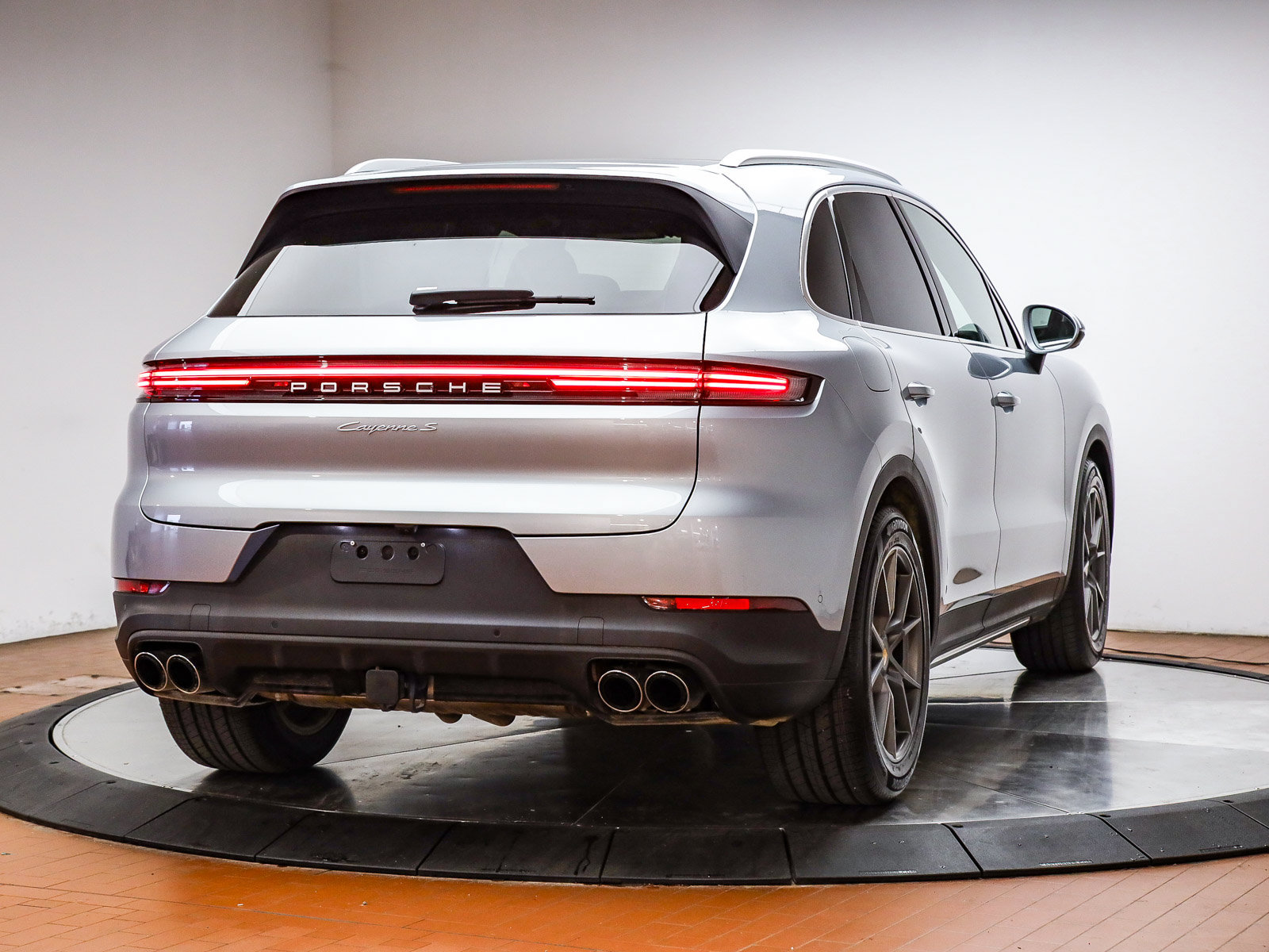 Certified 2025 Porsche Cayenne S AWD/4WD image 6