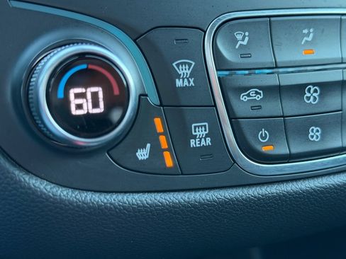 Used 2019 Chevrolet Equinox LT w/ Driver Convenience Package AWD/4WD image 24