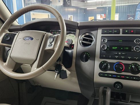 Used 2014 Ford Expedition XLT image 44
