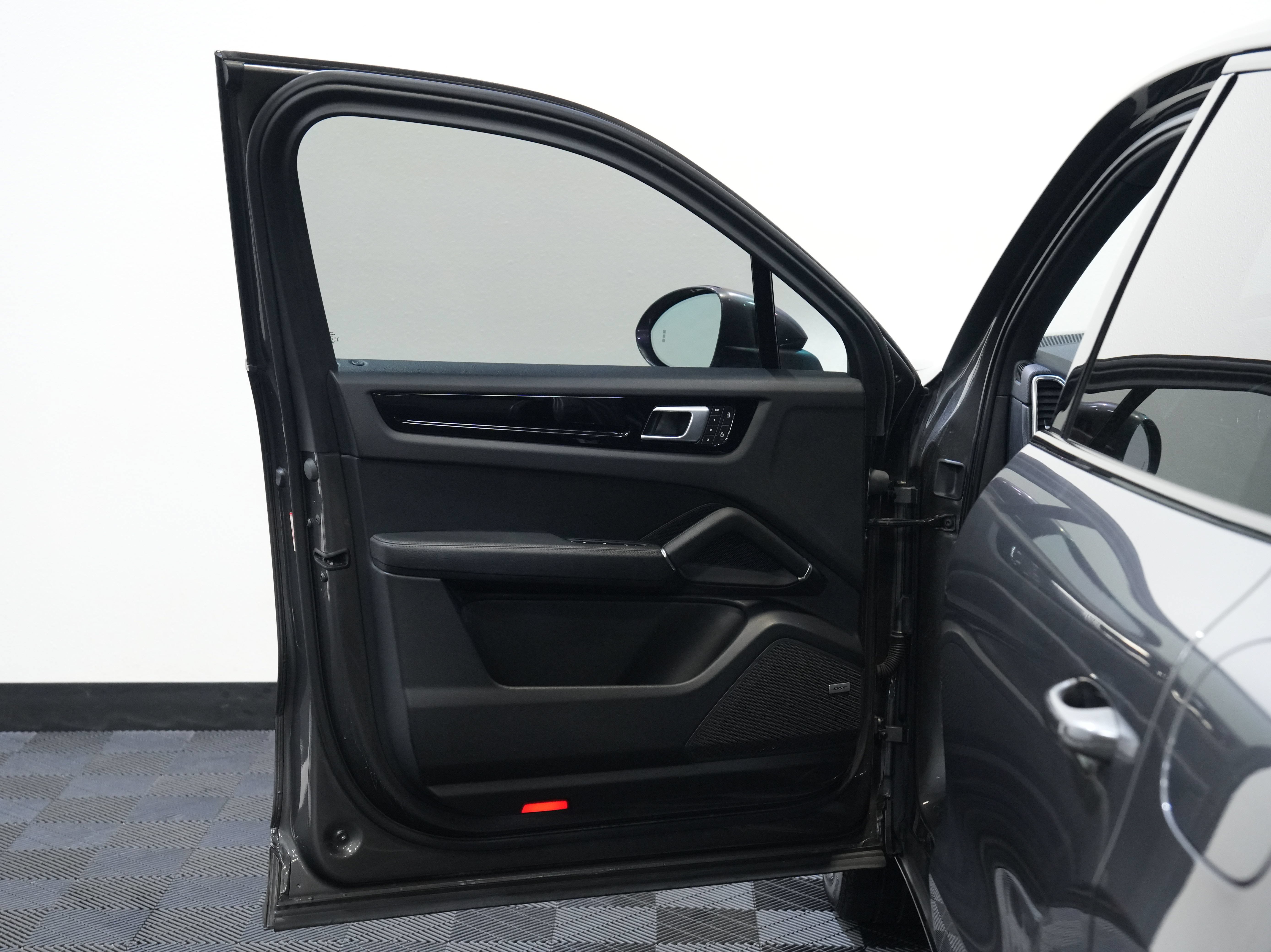 Used 2022 Porsche Cayenne E-Hybrid AWD/4WD image 21