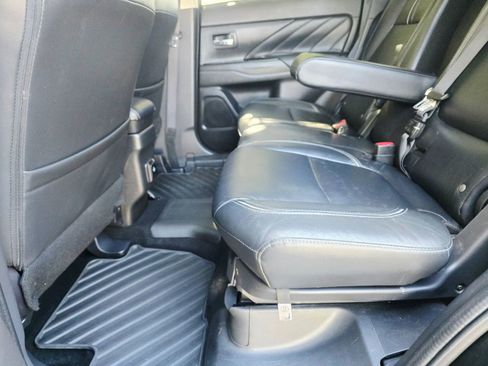Used 2018 Mitsubishi Outlander SEL image 37