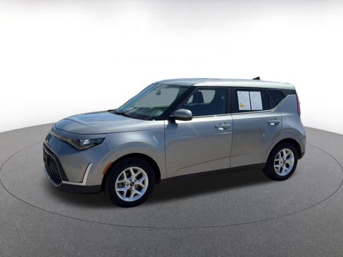Used 2025 Kia Soul LX w/ LX Technology Package FWD image 6