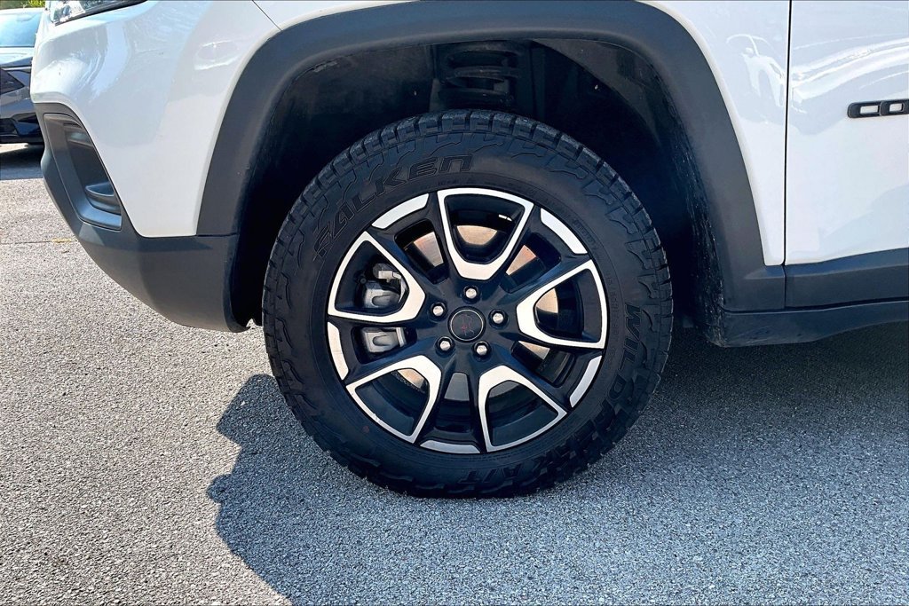Used 2026 Jeep Compass Trailhawk AWD/4WD image 11