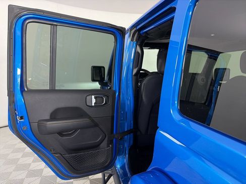 Used 2024 Jeep Wrangler Unlimited Sahara AWD/4WD image 12