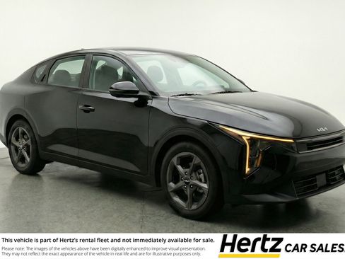 Used 2025 Kia K4 LXS image 1