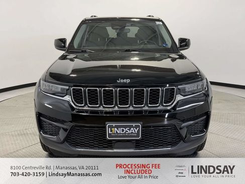 Used 2023 Jeep Grand Cherokee Laredo w/ Luxury Tech Group I AWD/4WD image 3