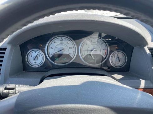 Used 2008 Chrysler Town & Country Touring image 41