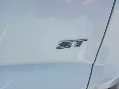 Certified 2022 Buick Enclave Essence w/ Sport Touring Edition FWD image 5