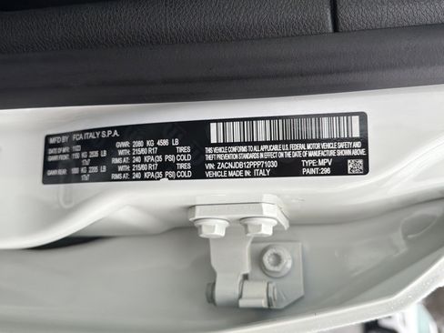 Used 2023 Jeep Renegade Latitude image 33