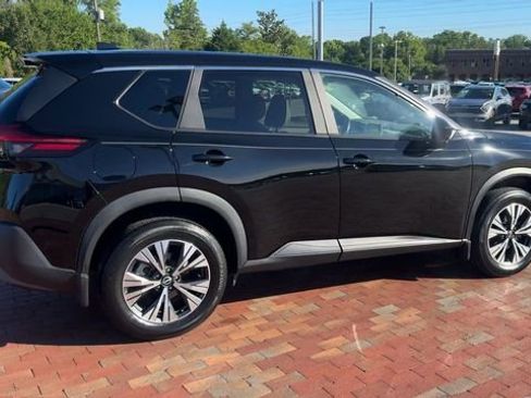 Used 2023 Nissan Rogue SV FWD image 3