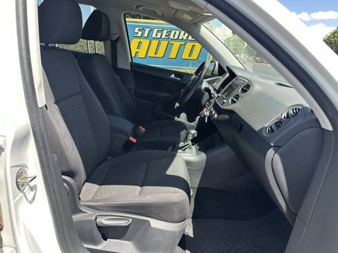Used 2017 Volkswagen Tiguan Limited w/ Alloy Wheels Package AWD/4WD image 18