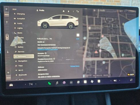 Used 2022 Tesla Model X image 2