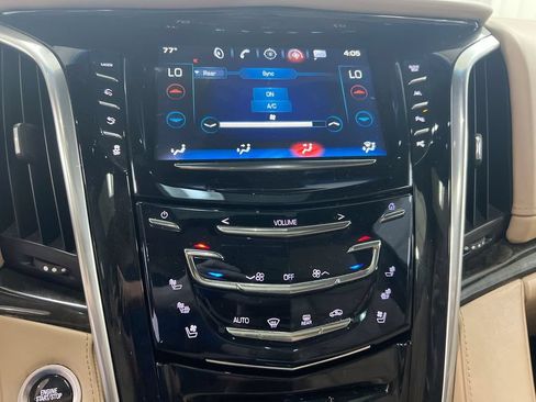 Used 2019 Cadillac Escalade ESV Platinum AWD/4WD image 17
