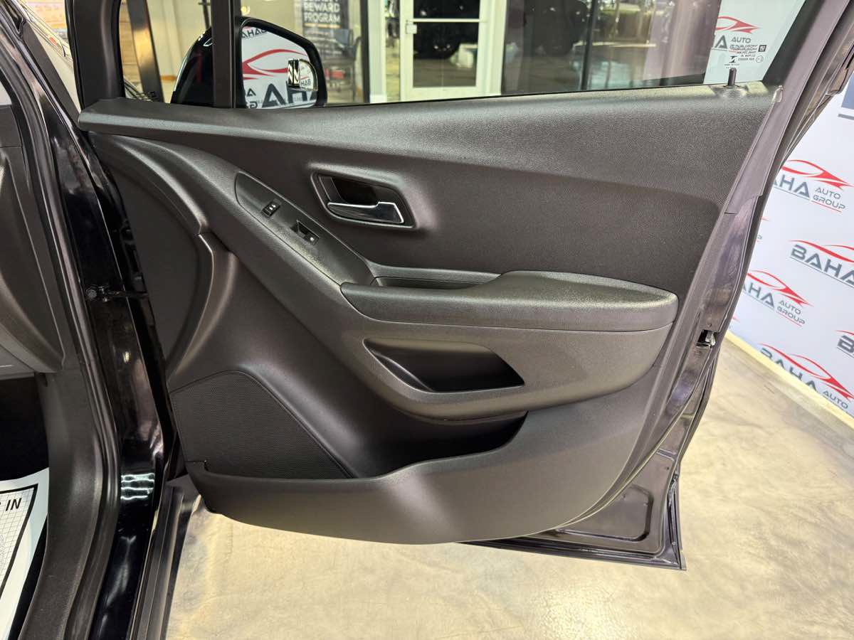 Used 2020 Chevrolet Trax LT AWD/4WD image 49