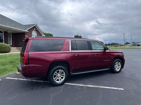 Used 2016 Chevrolet Suburban LT RWD image 8