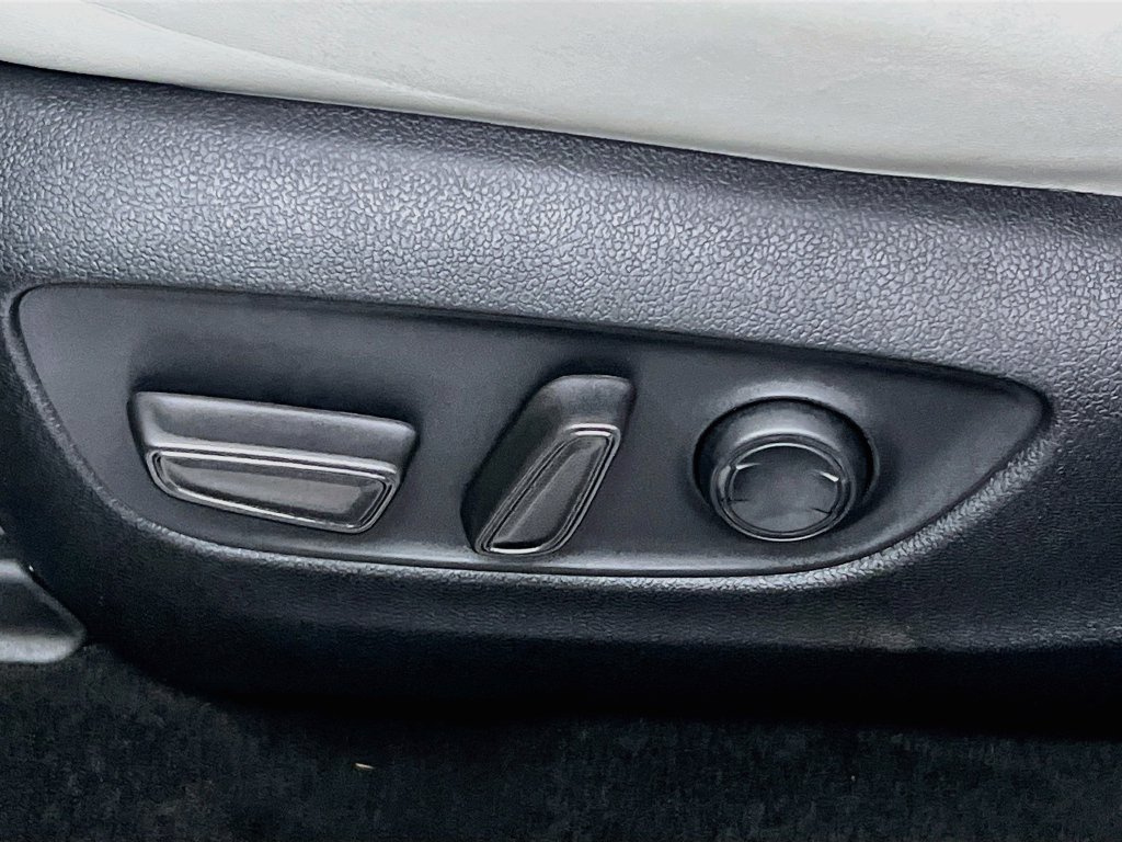 Used 2022 Toyota RAV4 XLE Premium FWD image 15