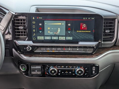 Used 2025 GMC Sierra 1500 SLE image 34