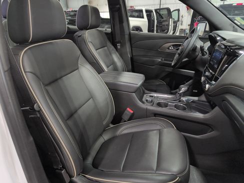 Used 2023 Chevrolet Traverse Premier image 18