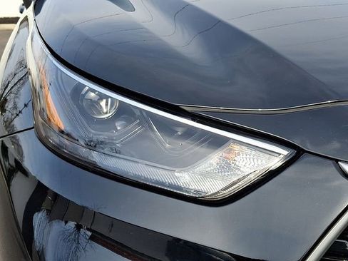Used 2023 Toyota Highlander XLE image 9