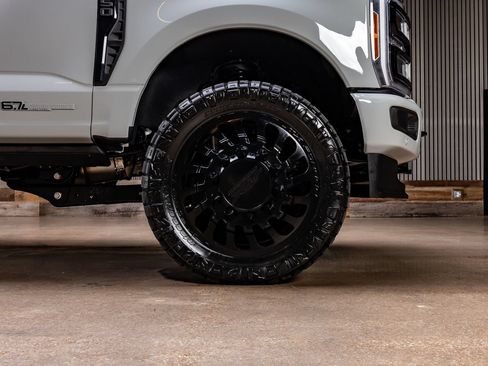 Used 2026 Ford F350 Platinum w/ FX4 Off-Road Package AWD/4WD image 12