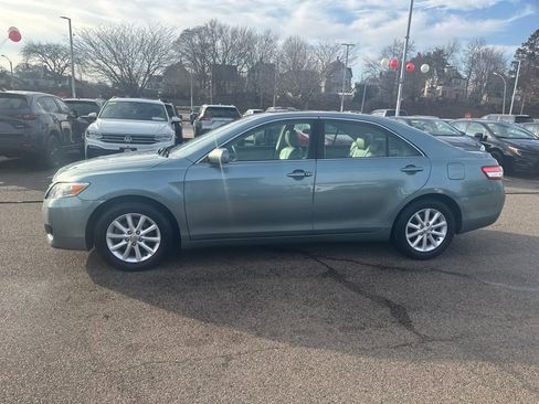 Used 2011 Toyota Camry image 4