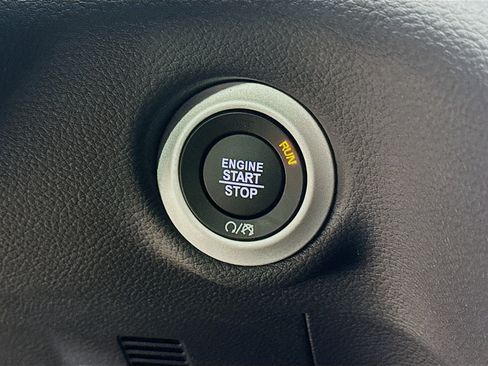 Used 2026 Chrysler Pacifica Select AWD/4WD image 16