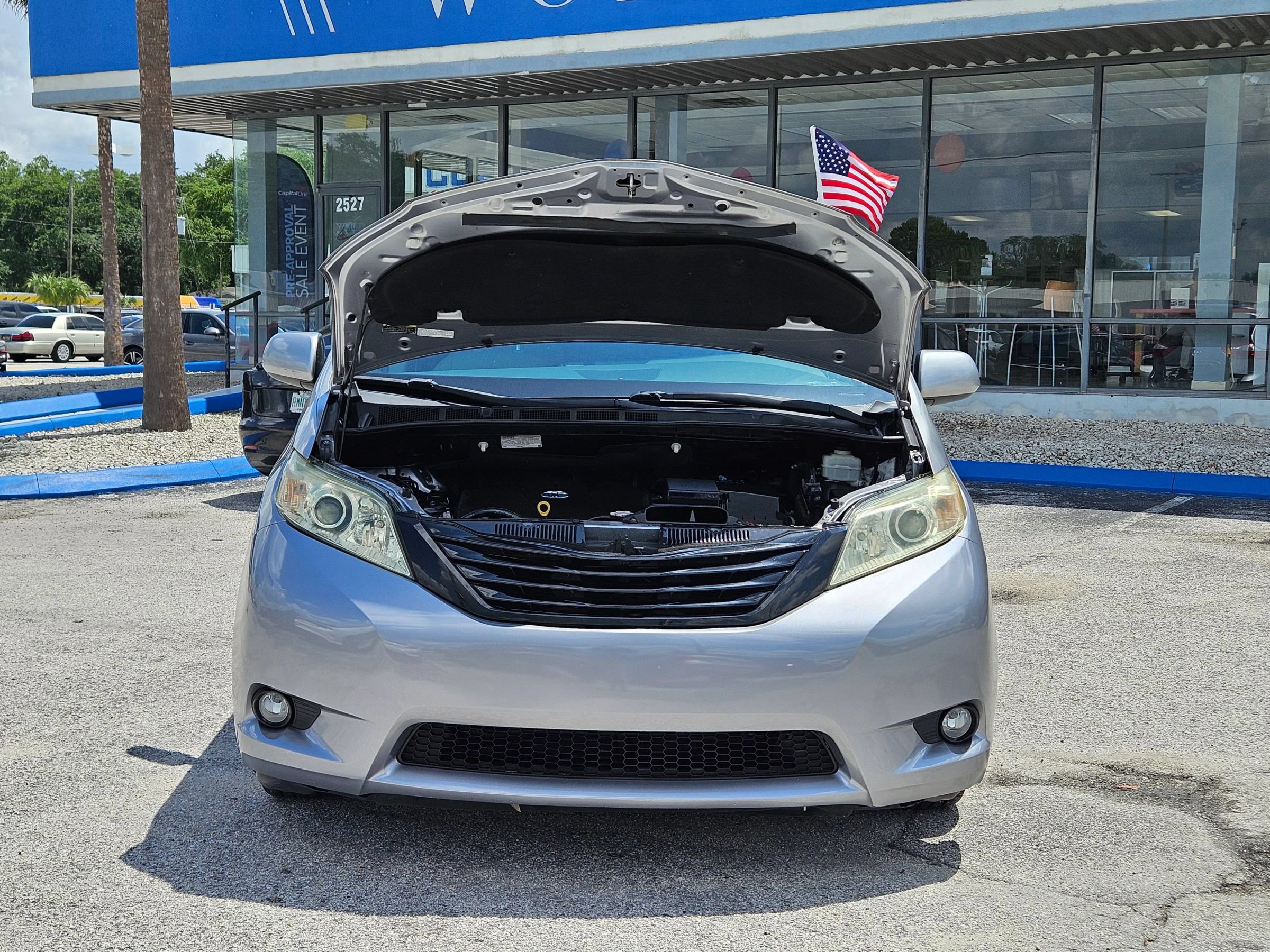 Used 2017 Toyota Sienna XLE AWD/4WD image 16