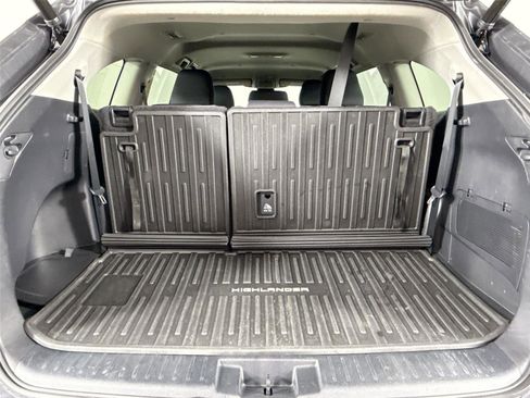 Certified 2023 Toyota Highlander LE image 37