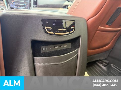 Used 2020 Cadillac Escalade ESV Luxury RWD image 11