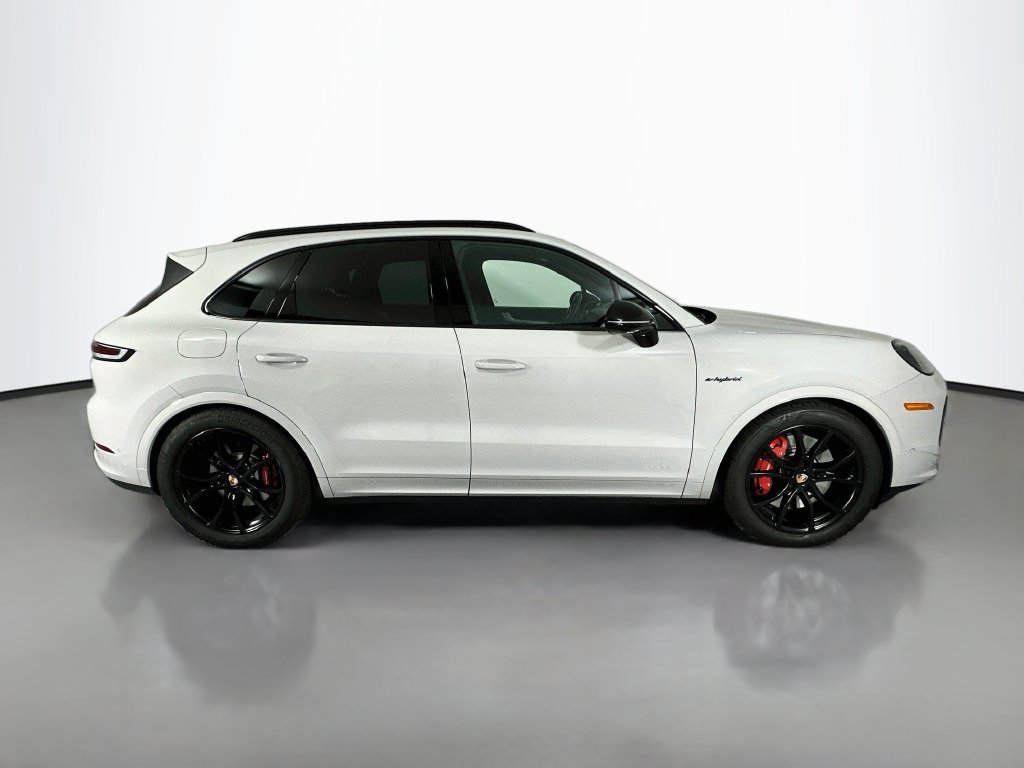 Certified 2025 Porsche Cayenne S AWD/4WD image 8