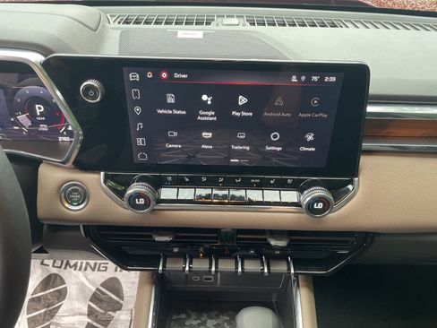 Used 2024 GMC Canyon Denali AWD/4WD image 21