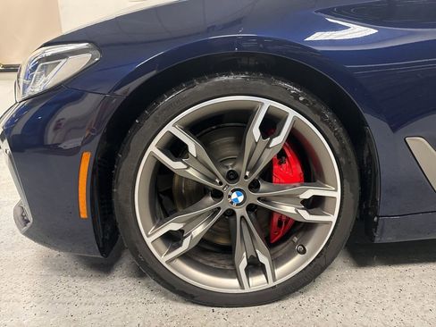Used 2021 BMW M550i xDrive w/ Executive Package image 18