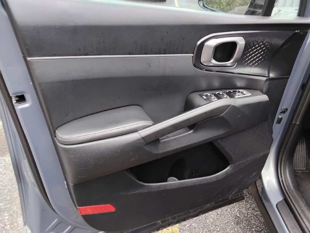 Used 2024 Kia Sorento LX FWD image 10