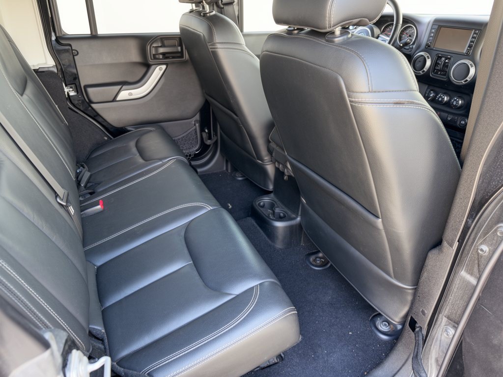 Used 2015 Jeep Wrangler Unlimited Rubicon AWD/4WD image 29