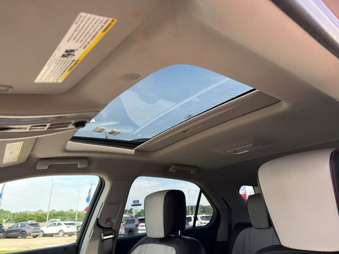 Used 2016 Chevrolet Equinox LTZ w/ Enhanced Convenience Package FWD image 11