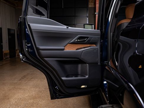 Used 2025 Lexus GX 550 w/ Accessory Package (2T) image 37