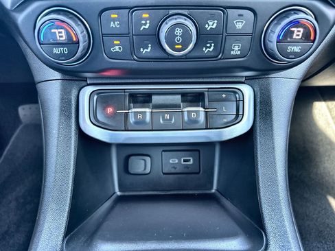 Certified 2023 GMC Acadia SLE w/ Driver Convenience Package image 16