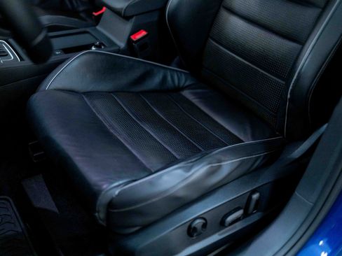 Used 2018 Volkswagen Golf R 4-Door image 71