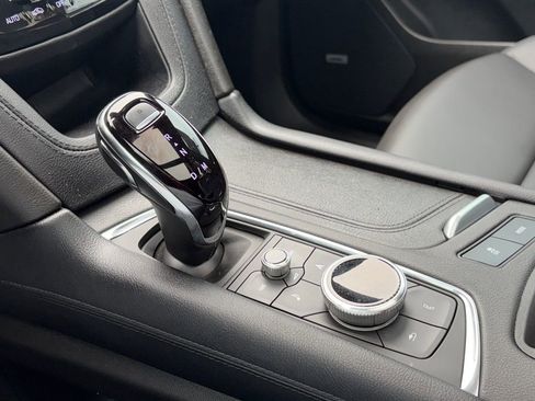 Used 2025 Cadillac XT6 Sport w/ Technology Package AWD/4WD image 19